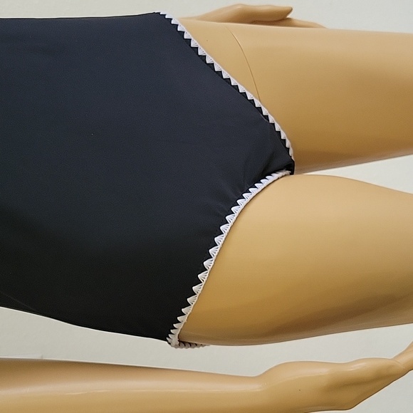 Women's Black One Piece Swimsuit Racerback Athletic Swimming Bathing Suit Medium - Picture 6 of 14